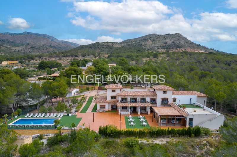 Foto bc32e458-7bc2-4762-aa5f-3738452fdb6f. Casa amb piscina a Finestrat pueblo Finestrat