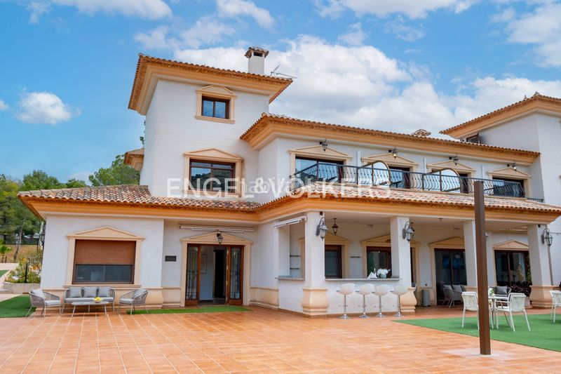 Foto bf79dc70-c034-4eb0-bb82-e3ac37659f1f. Casa amb piscina a Finestrat pueblo Finestrat