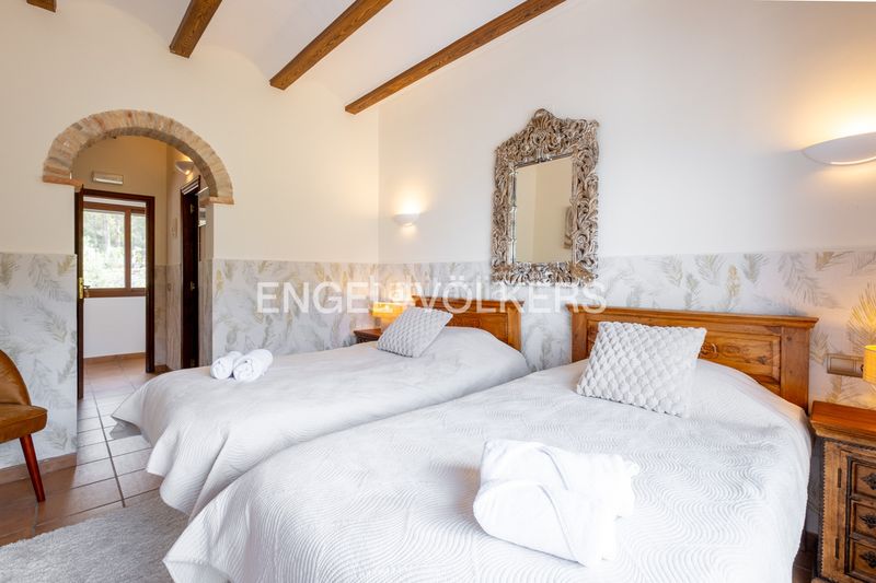 Foto ea138e4d-f6cc-4e42-a06a-bd80fc06d014. Casa amb piscina a Finestrat pueblo Finestrat