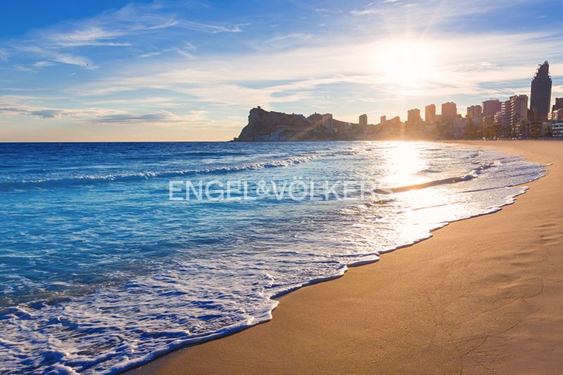 Foto a12a19e0-c23a-4bda-a9fd-f3aae70b1bf4. Apartamento en Playa Poniente Benidorm