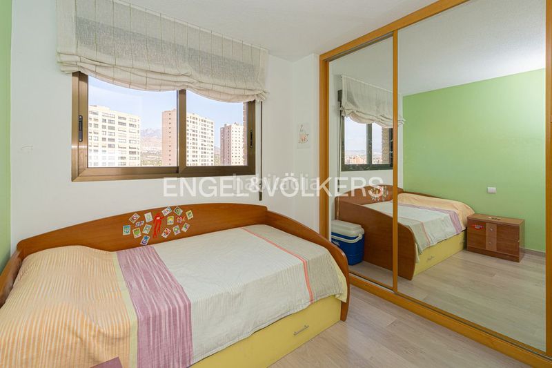 Foto 013d92b5-faca-4867-9e00-0bc496adfb44. Apartament amb piscina a Playa Poniente Benidorm