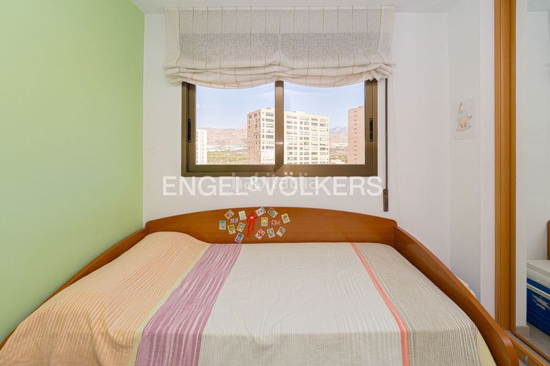 Foto 48777078-eb65-43ba-aa4e-a721844716c2. Apartament amb piscina a Playa Poniente Benidorm