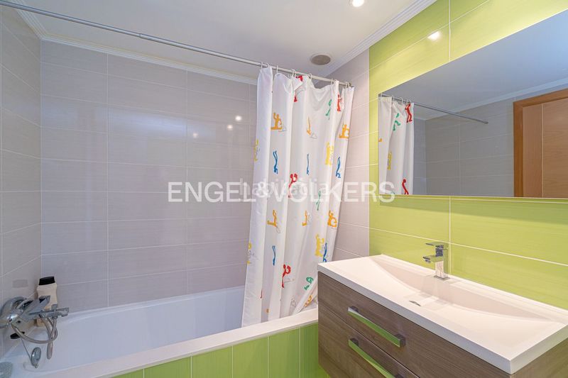 Foto 7695e21b-41ad-4eda-aa20-4cbfc4c82604. Apartament amb piscina a Playa Poniente Benidorm