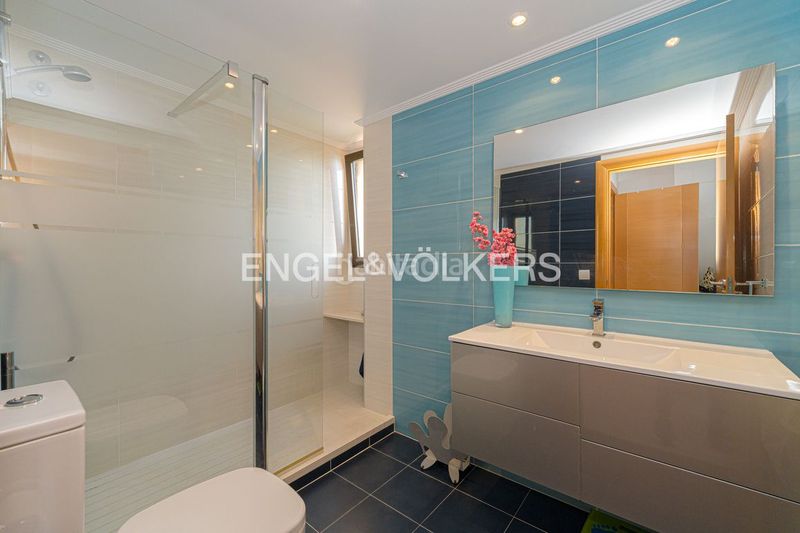 Foto b6a8ff5d-d2fc-45a9-92ed-95715e30e4d2. Apartament amb piscina a Playa Poniente Benidorm