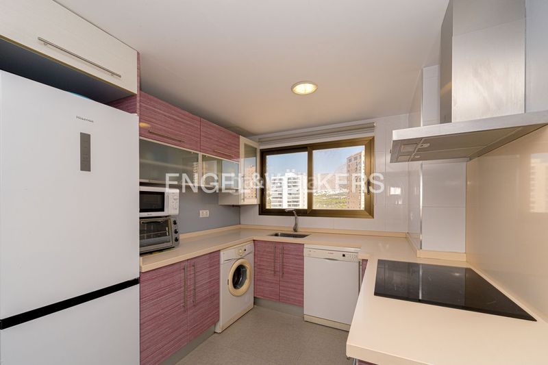 Foto c675d4b1-7bec-4c57-b32c-95457c07ee1d. Apartament amb piscina a Playa Poniente Benidorm