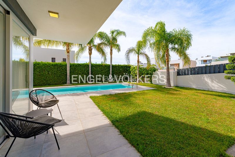 Foto 118ba31b-4e2b-4c9a-b05c-756fe0d9619a. Casa amb piscina a Golf Bahía Finestrat