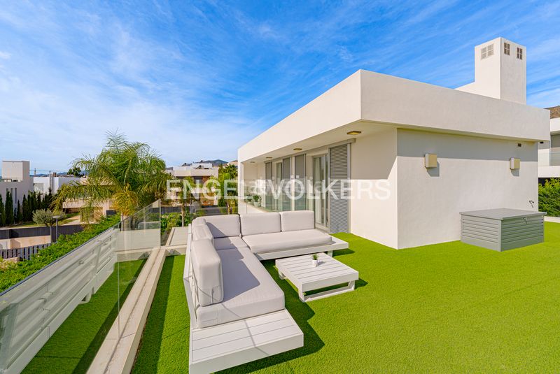 Foto 78d0d206-3dbe-4f9a-93c7-6d83ccb9ecfb. Casa amb piscina a Golf Bahía Finestrat
