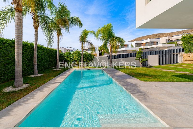 Foto 9437845e-1e64-4b3d-bcd6-81a0fb761f8c. Casa amb piscina a Golf Bahía Finestrat