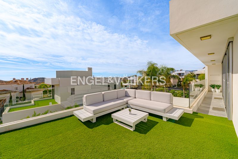 Foto 94b1e68e-6474-4dd1-8ab8-87d9bc249e55. Casa amb piscina a Golf Bahía Finestrat