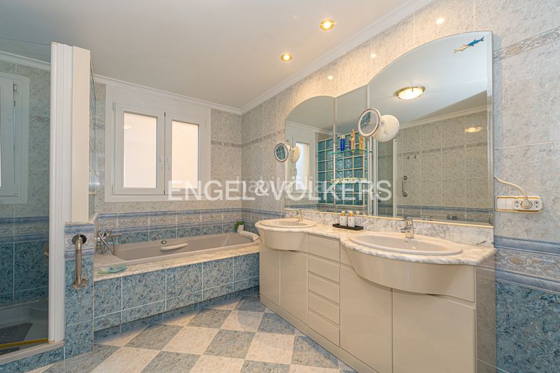 Foto 42489320-59f6-4c70-b850-0b20c09af8e6. Apartamento en Casco Antiguo - Puerto Benidorm