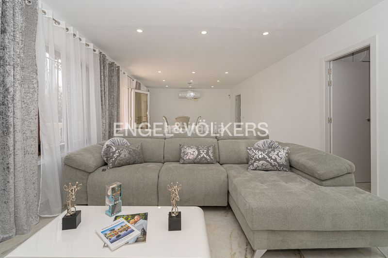 Foto a8ce7f8d-5721-426b-a3ae-217980bd44a8. Casa amb piscina a Coloma Nucia (la)