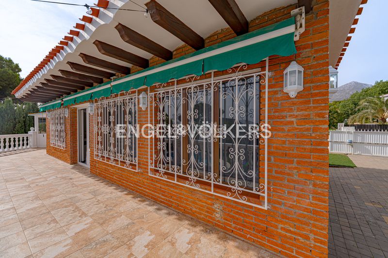 Foto ba81c628-724e-45e0-afa1-1637c05f0c89. Casa amb piscina a Coloma Nucia (la)