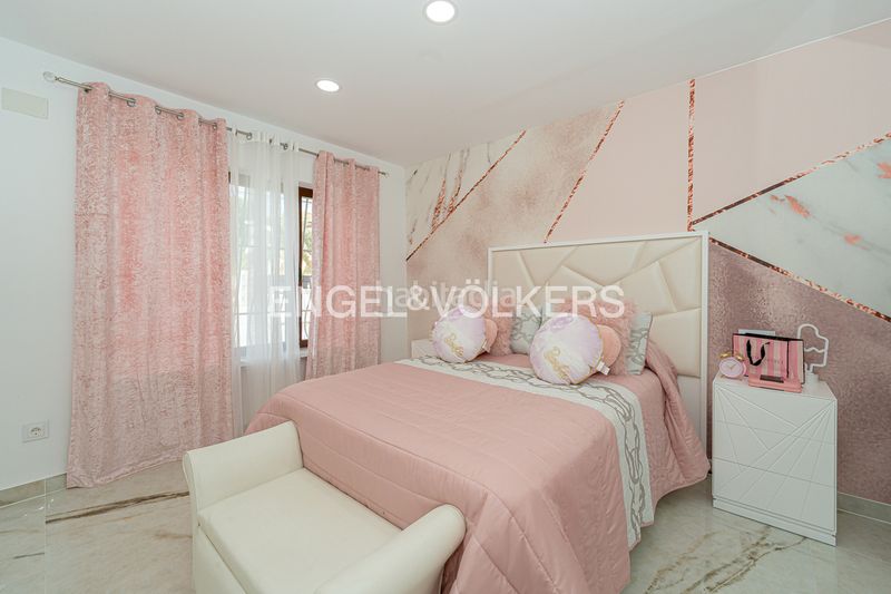 Foto f49a9292-913d-49be-bd5b-0bf84823a3c0. Casa amb piscina a Coloma Nucia (la)