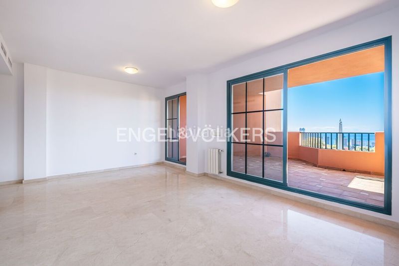 Foto 54d4de16-0191-4d6d-b7a2-f8141ce97eb2. Apartament amb piscina a Golf Bahía Finestrat