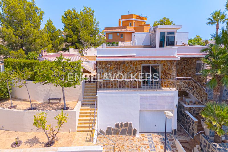 Foto 04f89fea-b0fd-4206-92cb-02d1e6aac8de. Casa amb piscina a Coloma Nucia (la)