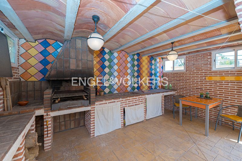 Foto 1c913a81-b1d8-4853-92de-84e6506e8b90. Casa amb piscina a Coloma Nucia (la)