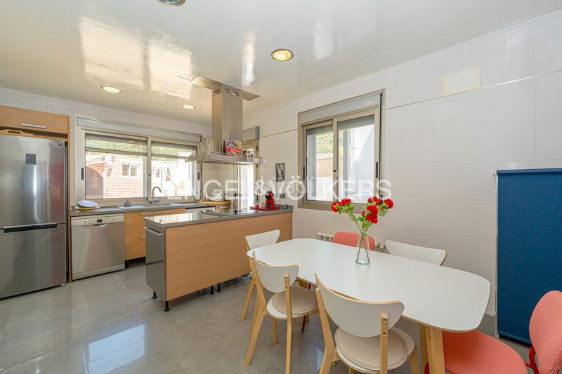 Foto 37bd9958-de64-4b9c-8308-d7f4b1aa8ff5. Casa amb piscina a Coloma Nucia (la)