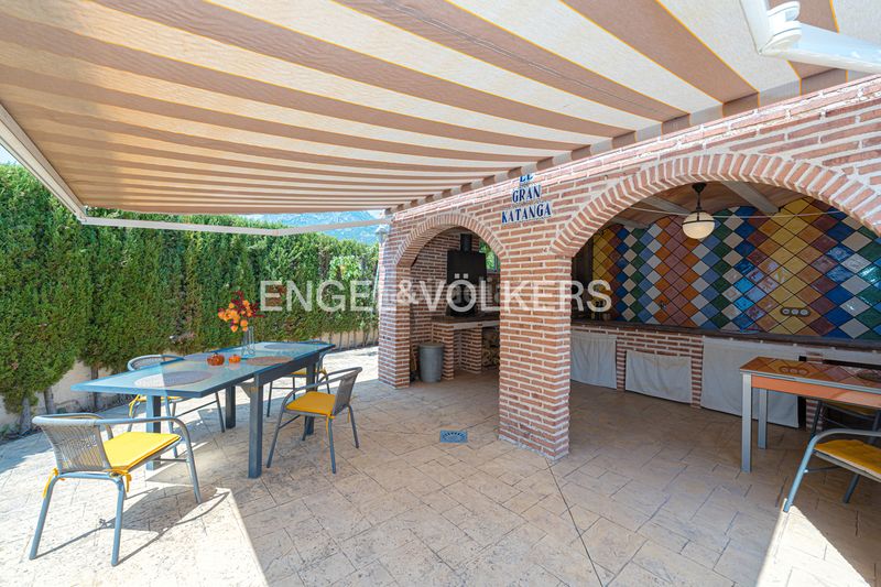 Foto 9c62addd-ea94-41ae-ad76-544d065b3873. Casa amb piscina a Coloma Nucia (la)