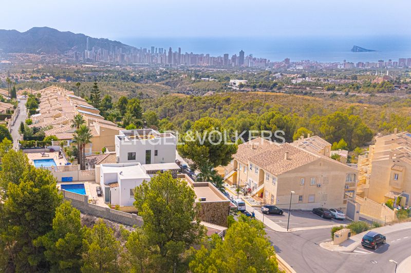Foto b4c2acbf-ed6f-4597-af9a-0fed654ac11f. Casa amb piscina a Coloma Nucia (la)