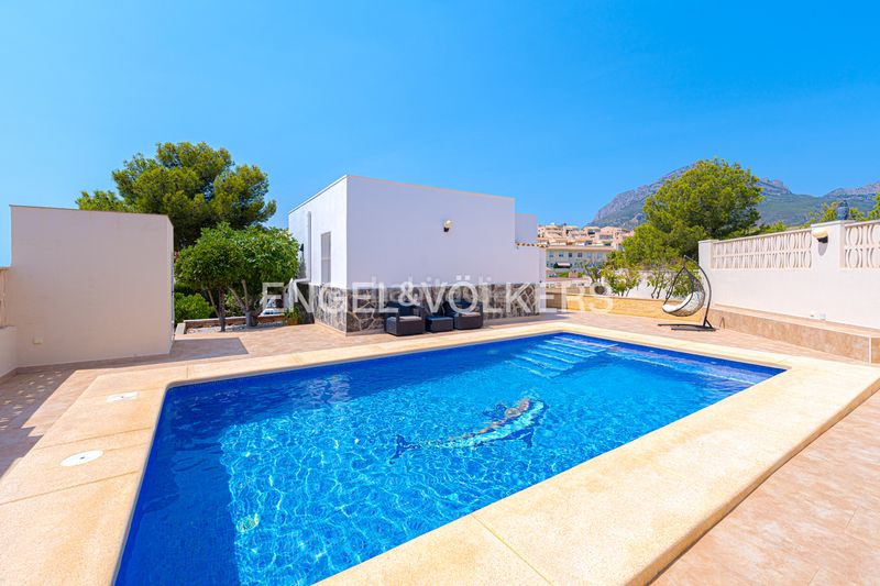 Foto bd0fab54-fa01-4bdc-8a6c-0f0d1f7b0432. Casa amb piscina a Coloma Nucia (la)