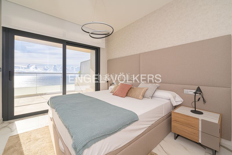 Foto 2472d884-e2d6-43fd-bffc-89fb982cf327. Apartament amb piscina a Levante Alto Benidorm