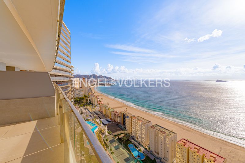 Foto cbaa1e77-9745-4899-8504-c143591cf1d7. Apartament amb piscina a Levante Alto Benidorm