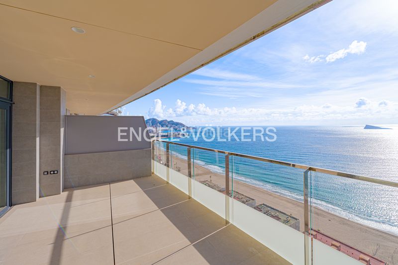 Foto f5e84492-1b25-49ea-86cf-755d7a123020. Apartament amb piscina a Levante Alto Benidorm