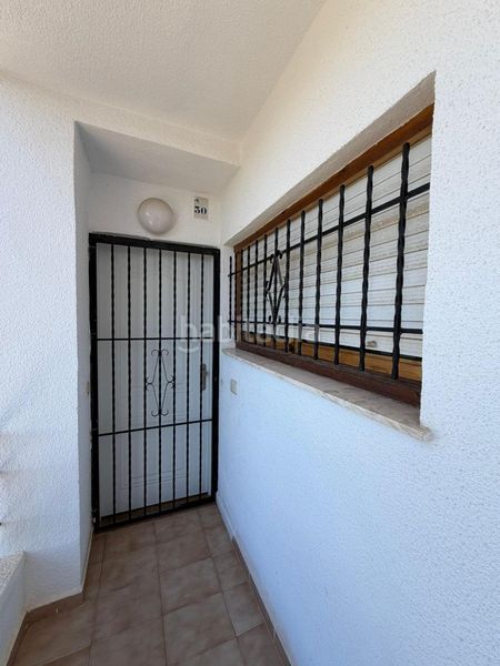 Foto 0932f4ad-97e2-4d71-ac57-e3504c92d08a. Apartament amb piscina a Punta Prima Torrevieja