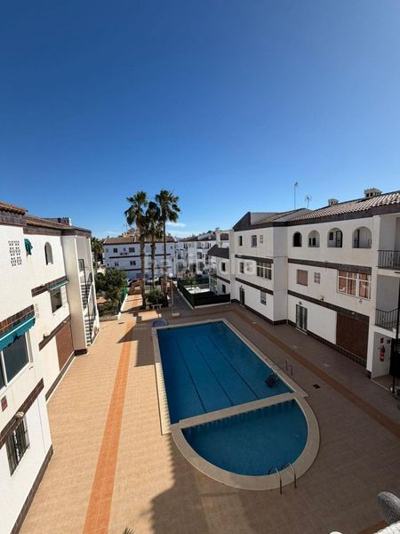 Foto 747da14b-c3ff-46dc-a5bb-eeeb14607985. Apartament amb piscina a Punta Prima Torrevieja