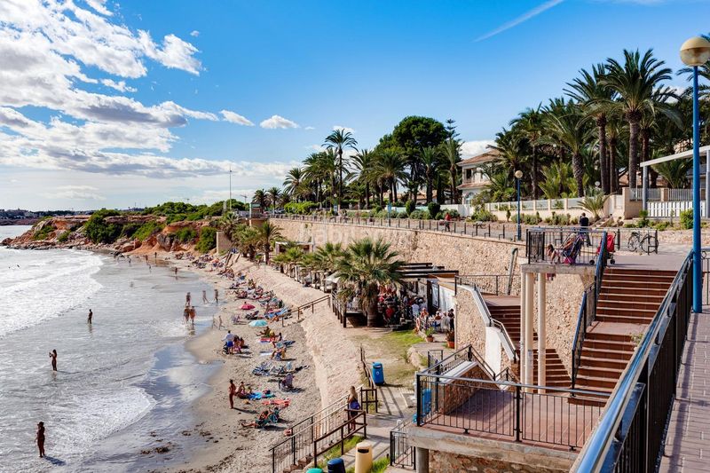 Foto 22ff4046-55d5-4b99-8038-ffa38d7bd64c. Apartament amb aparcament piscina a Punta Prima Torrevieja