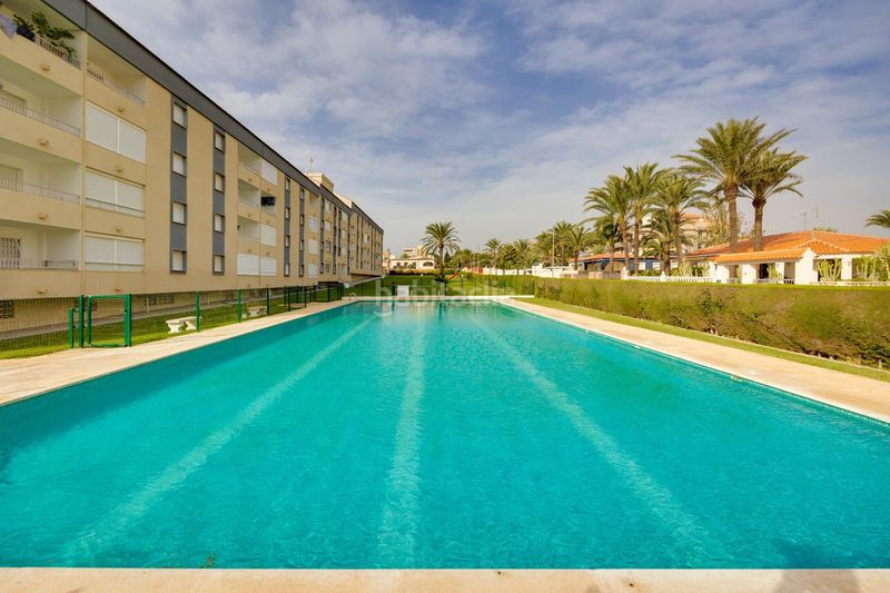 Foto b30467b6-f34f-403e-95c2-a9269e23d405. Apartament amb aparcament piscina a Punta Prima Torrevieja