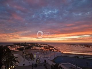 Pis a La Caleta - La Viña. Vive la esencia de cádiz junto a la caleta