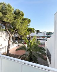 Rent Apartment in La Pineda. Encantador apartamento junto al mar en castelldefels