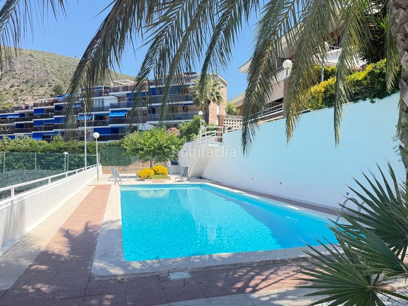 Foto 3cb6c835-2642-4ab0-aae0-a2bde1bf1b91. Casa adossada amb xemeneia calefacció aparcament piscina a Castelldefels