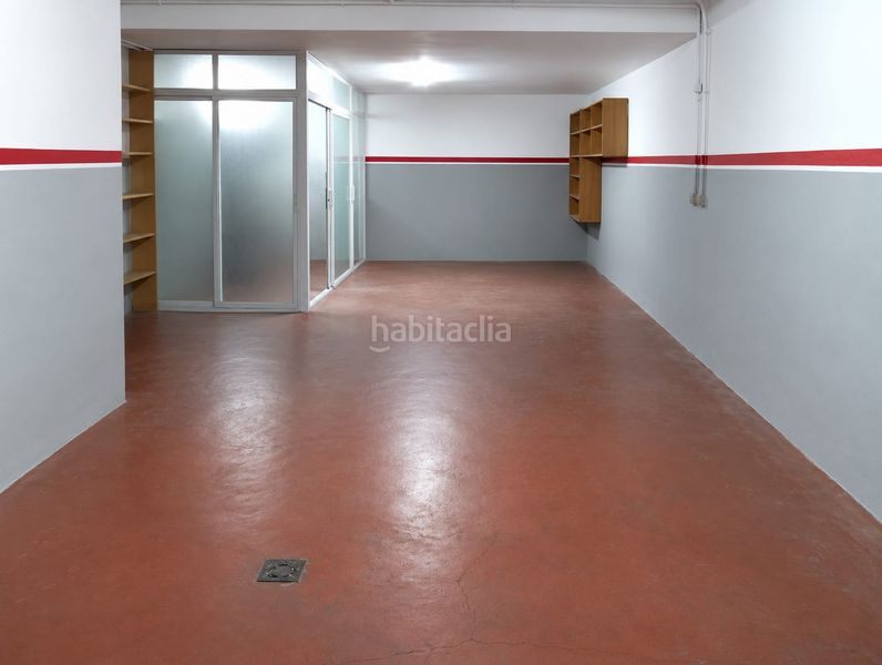 Foto cb13f4bd-ac1a-471c-a85c-b7de5eb4ee65. Casa adossada amb xemeneia calefacció aparcament piscina a Castelldefels