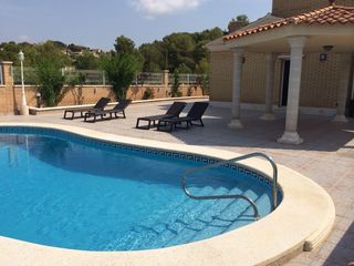 Chalet in Costa Cunit - Els Jardins - Els Rosers. Villa reformada con vistas abiertas, privacidad y excelente ubic