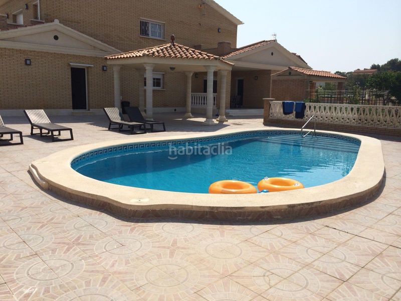 Foto 460dbd36-a6a1-4b56-ae79-fe80fdd7375e. Xalet amb aparcament piscina a costa Cunit - els jardins - els rosers Cunit
