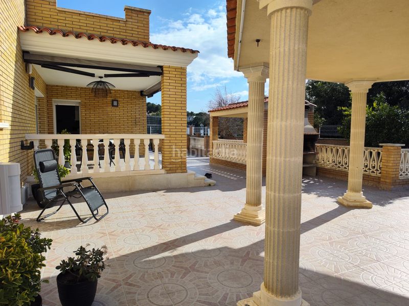 Foto bafe5437-9581-4ba9-a423-e41542ef8f0d. Xalet amb aparcament piscina a costa Cunit - els jardins - els rosers Cunit