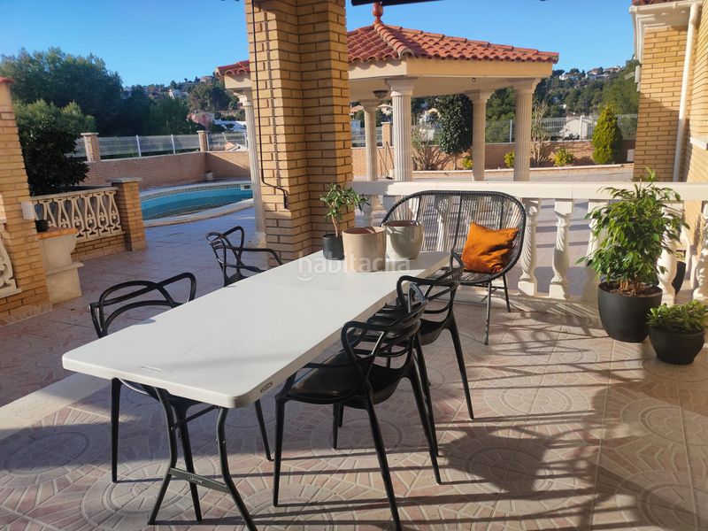 Foto deea890f-4d7f-419c-aed3-48393c55780a. Xalet amb aparcament piscina a costa Cunit - els jardins - els rosers Cunit