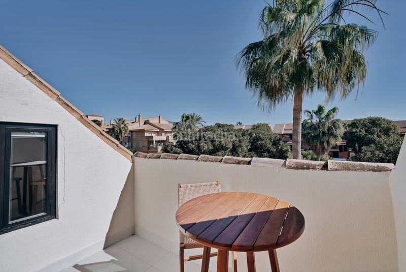 Foto 54c6c1c7-b05e-4c69-a2fb-5f41a271c2a7. Casa aparellada amb calefacció aparcament piscina a Marbella