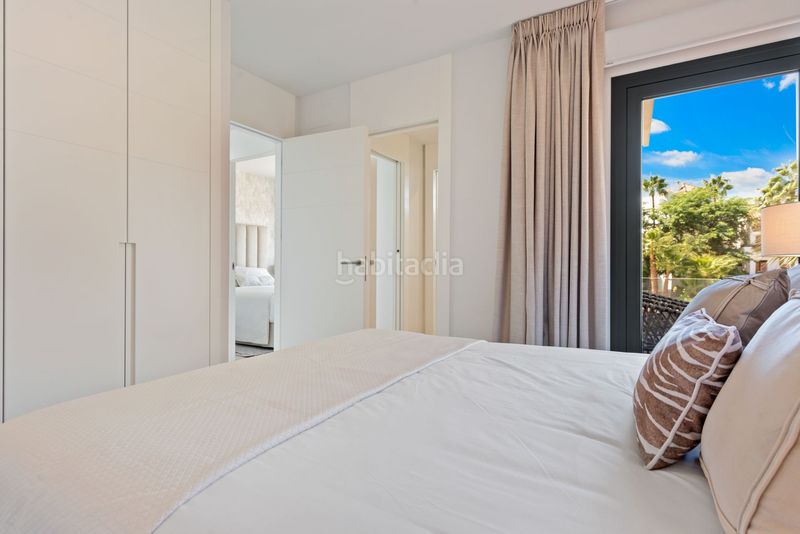 Foto 6afaef7e-a1e2-48a8-abb3-500a41d79f5c. Casa amb calefacció aparcament a Puerto Banús Marbella