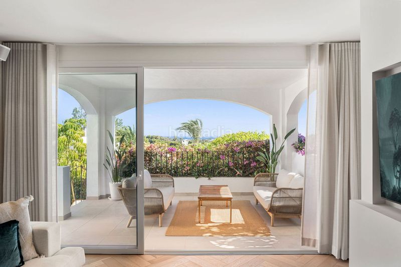 Foto 098d6931-a372-4d65-b21a-ac277e04d2cc. Casa aparellada amb calefacció aparcament piscina a Marbella