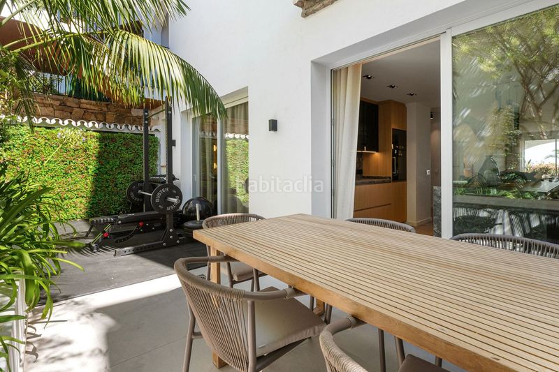 Foto 0ac36d83-8161-42c6-81a1-3f1393cf9481. Casa aparellada amb calefacció aparcament piscina a Marbella
