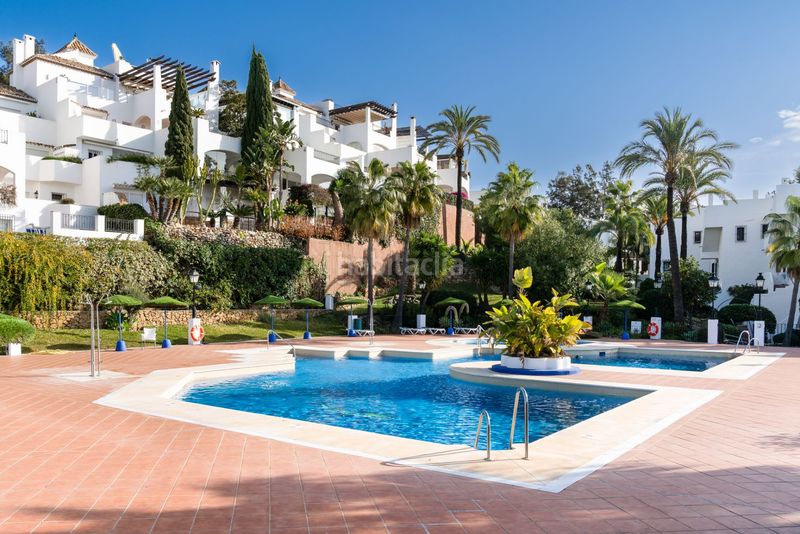 Foto 81813aab-9c15-4151-ad05-1bf095f48470. Casa aparellada amb calefacció aparcament piscina a Marbella