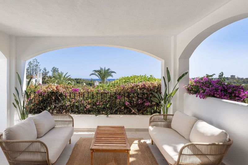 Foto e5832525-aeae-4346-beb3-cc868c511f4e. Casa aparellada amb calefacció aparcament piscina a Marbella
