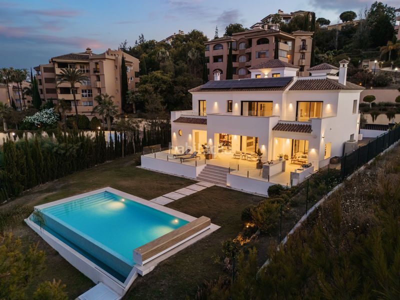 Foto 0ae7148b-e2b1-4cd3-af2f-7990b5195696. Casa amb calefacció aparcament piscina a Elviria Marbella