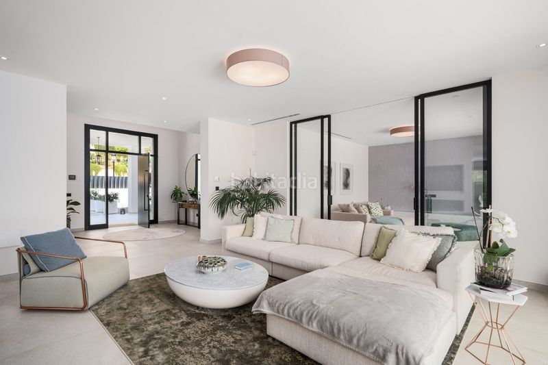 Foto 741f999a-522a-4b1c-9053-736a15b36507. Casa amb calefacció aparcament piscina a Elviria Marbella