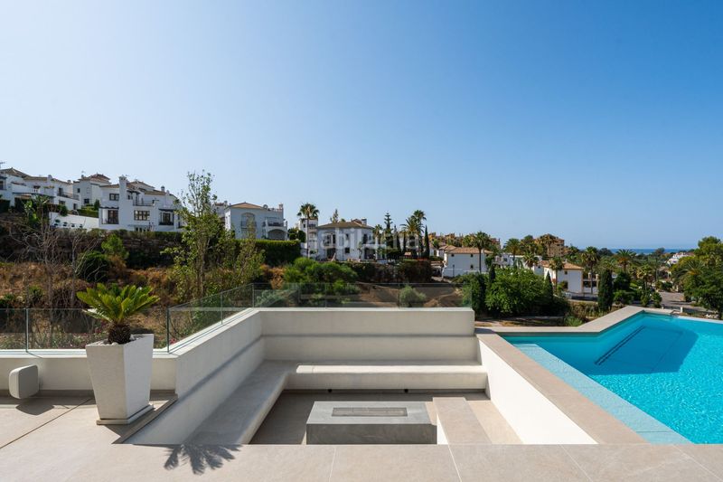 Foto 4149c07b-c44f-42b0-b1f3-b66b099db745. Casa amb calefacció aparcament piscina a Centro Estepona