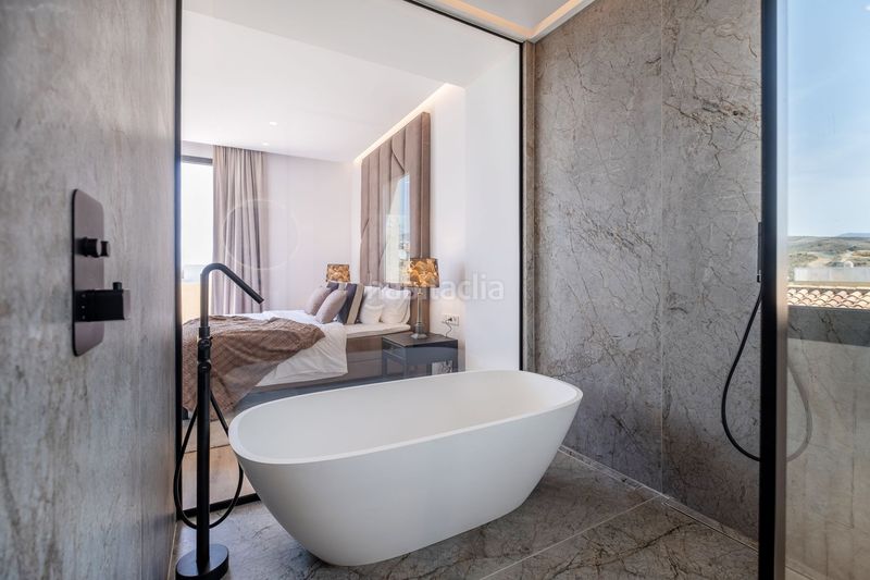 Foto 4a16bcda-ffd7-466b-9f9e-0cd75168c3f7. Casa amb calefacció aparcament piscina a Paraiso - Barronal Estepona