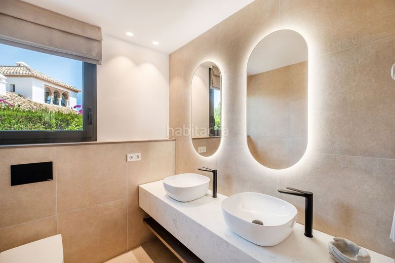 Foto aec94f6b-609c-4c12-8014-e40913cd4287. Casa amb calefacció aparcament piscina a Paraiso - Barronal Estepona